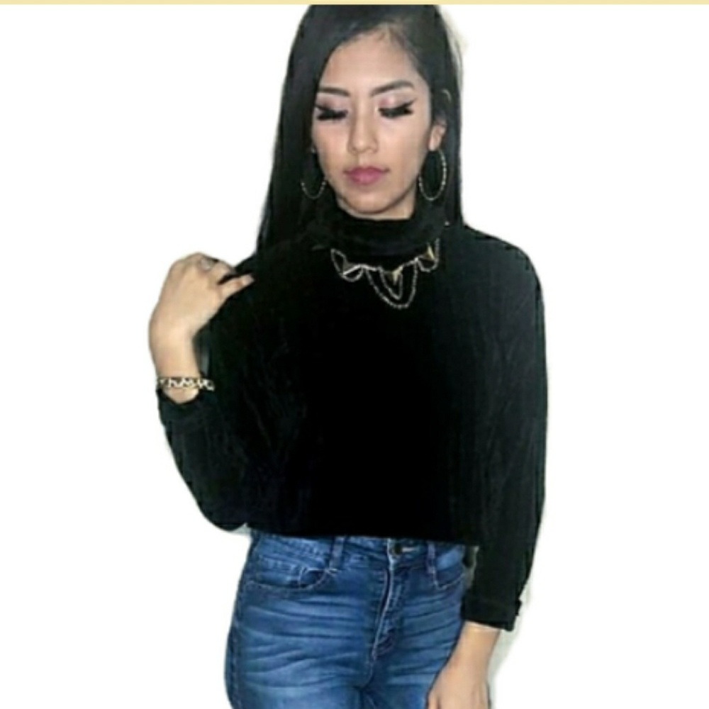 (NEW) Turtle Neck Crop Sweatshirt